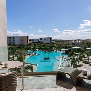 Junior Suite Poolside